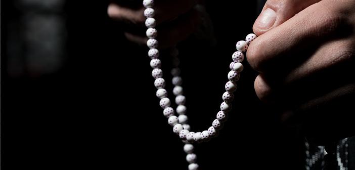 ZİKİR SESLİ Mİ YAPILIR? SESSİZ Mİ?